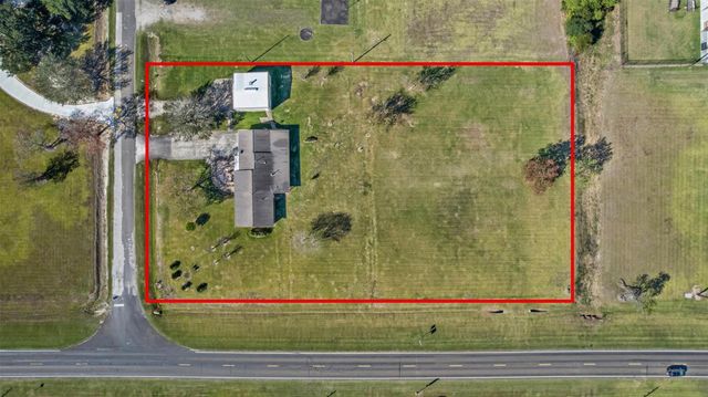 1311 Oak Street, Anahuac, TX 77514