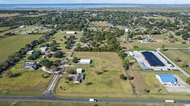 1311 Oak Street, Anahuac, TX 77514