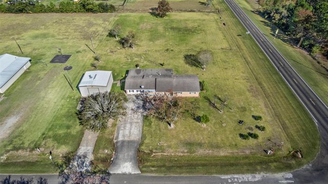 1311 Oak Street, Anahuac, TX 77514