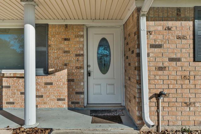 1311 Oak Street, Anahuac, TX 77514