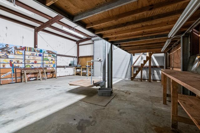 1311 Oak Street, Anahuac, TX 77514