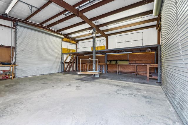 1311 Oak Street, Anahuac, TX 77514