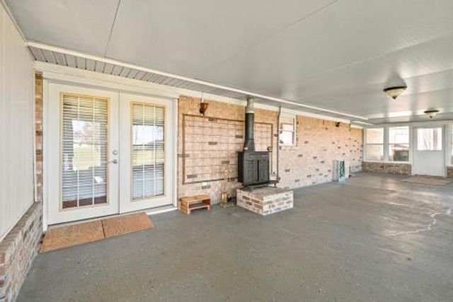 1311 Oak Street, Anahuac, TX 77514