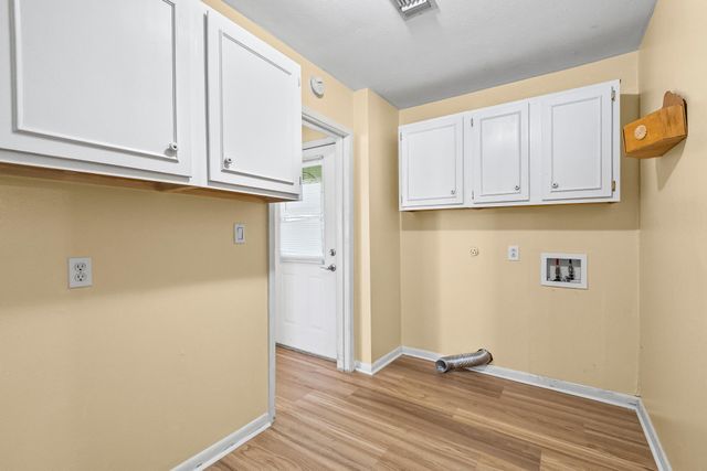 1311 Oak Street, Anahuac, TX 77514