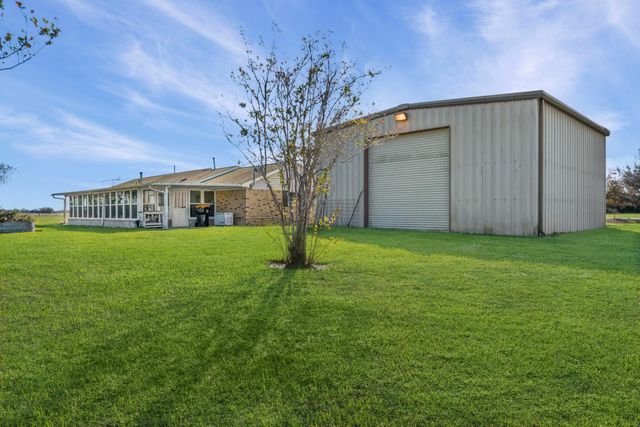 1311 Oak Street, Anahuac, TX 77514