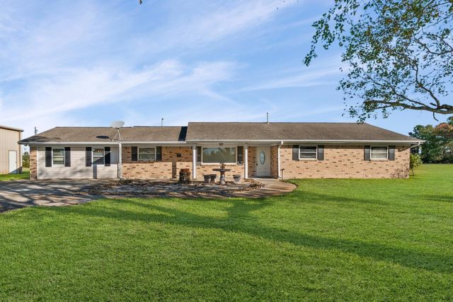 1311 Oak Street, Anahuac, TX 77514