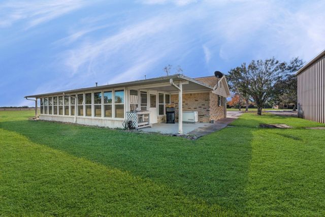 1311 Oak Street, Anahuac, TX 77514