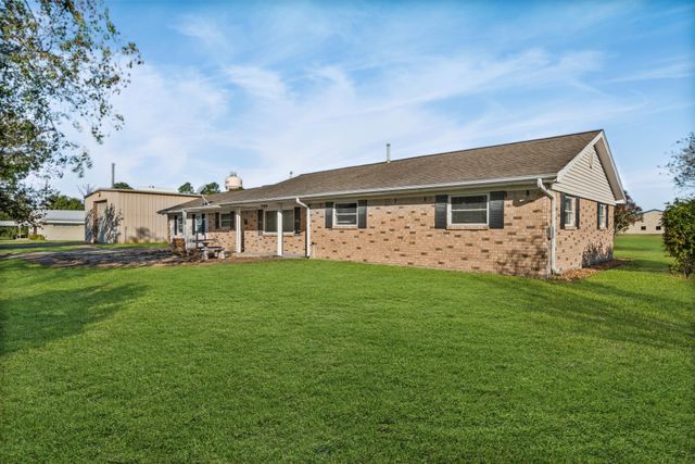 1311 Oak Street, Anahuac, TX 77514