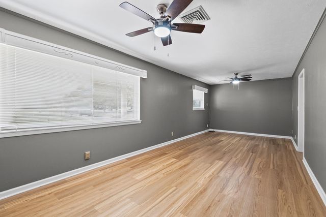 1311 Oak Street, Anahuac, TX 77514