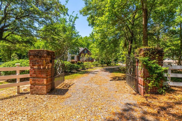 1882 Central Park Road, Charleston, SC 29412