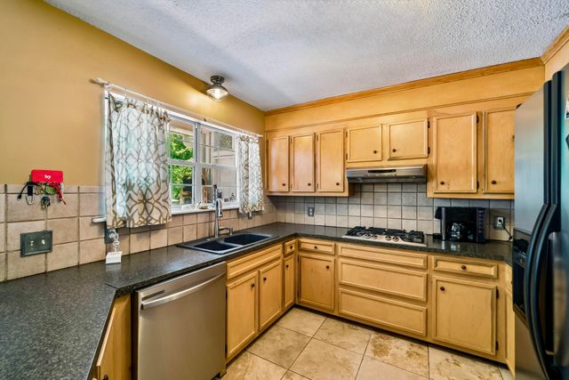1882 Central Park Road, Charleston, SC 29412