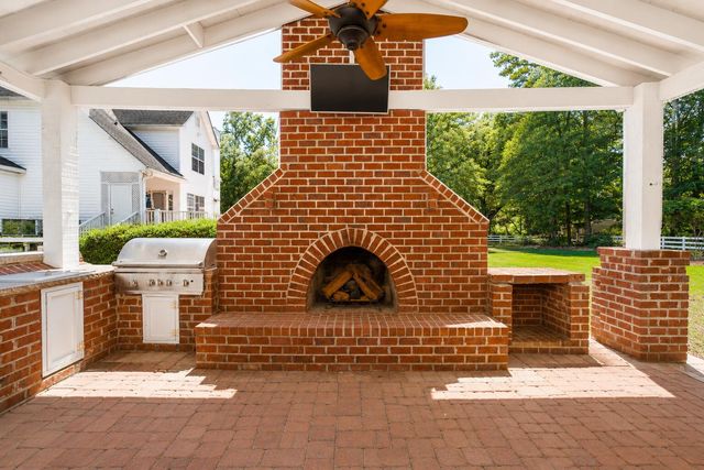 1882 Central Park Road, Charleston, SC 29412