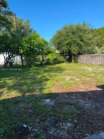 26 Virginia Road, West Park, FL 33023