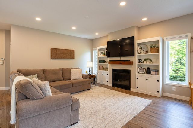17664 Fieldfare Way, Farmington, MN 55024