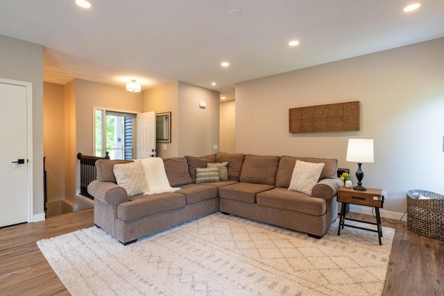 17664 Fieldfare Way, Farmington, MN 55024