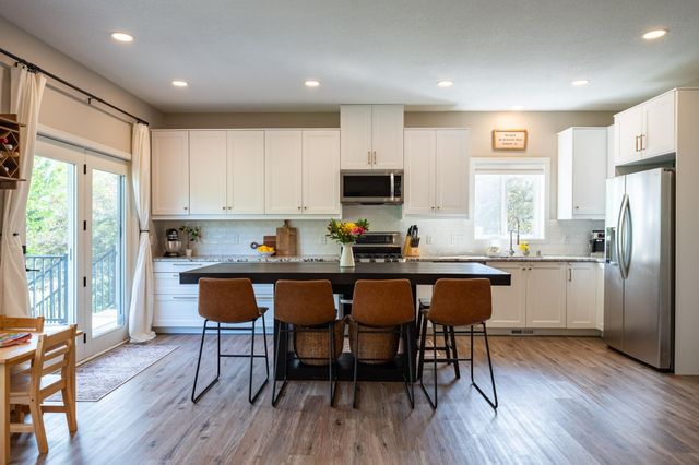 17664 Fieldfare Way, Farmington, MN 55024