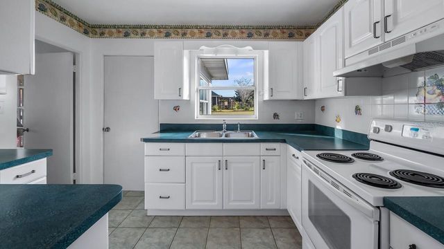 510 N PALM AVENUE, Howey In The Hills, FL 34737