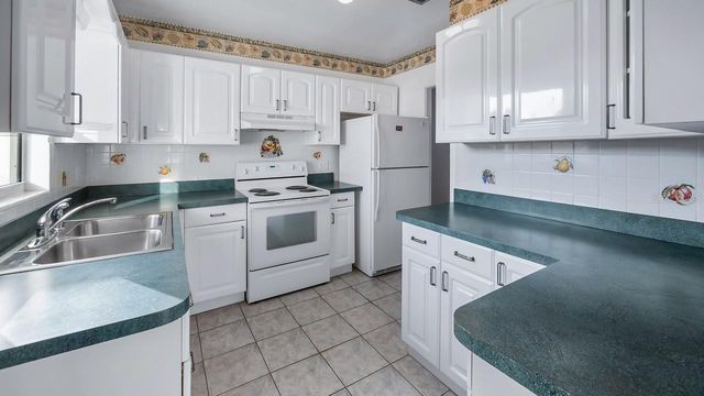 510 N PALM AVENUE, Howey In The Hills, FL 34737