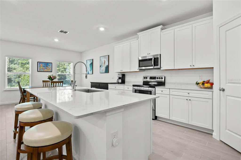 Image 7 of property listing at 2208 NW 89TH WAY, Gainesville, FL 32606