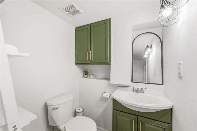5200 W 57th Street, Roeland Park, KS 66205