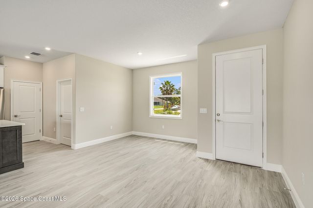 680 Londonderry Circle SE, Palm Bay, FL 32909
