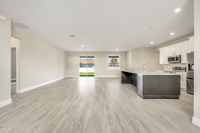 680 Londonderry Circle SE, Palm Bay, FL 32909