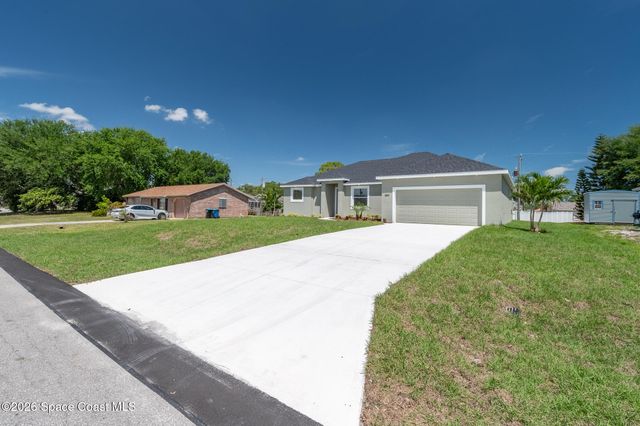 680 Londonderry Circle SE, Palm Bay, FL 32909