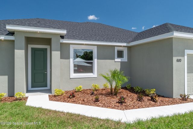 680 Londonderry Circle SE, Palm Bay, FL 32909