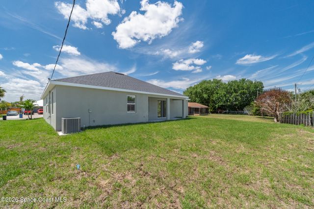 680 Londonderry Circle SE, Palm Bay, FL 32909