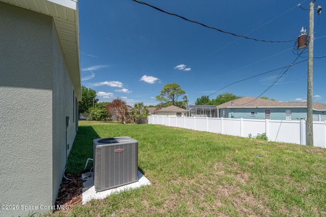 680 Londonderry Circle SE, Palm Bay, FL 32909