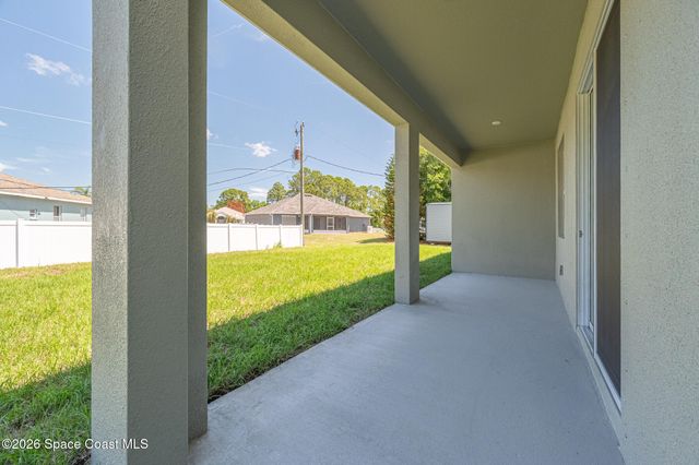 680 Londonderry Circle SE, Palm Bay, FL 32909