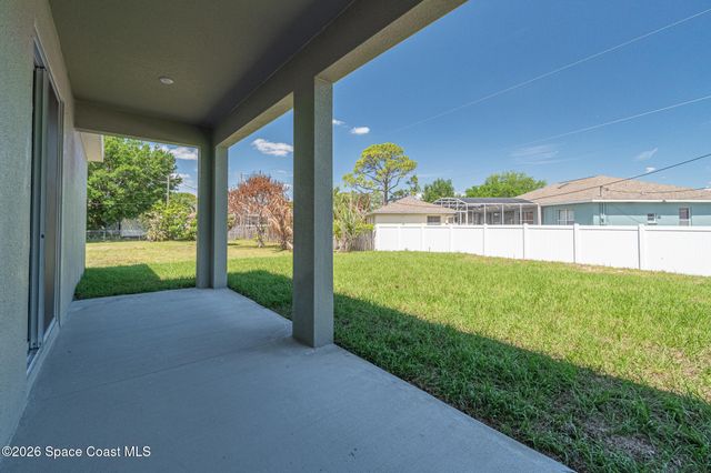 680 Londonderry Circle SE, Palm Bay, FL 32909