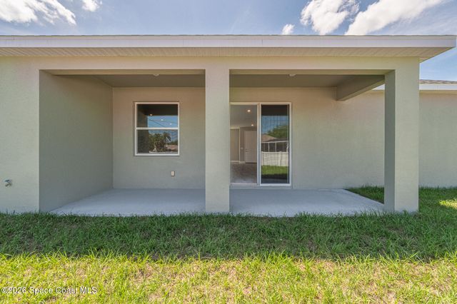680 Londonderry Circle SE, Palm Bay, FL 32909