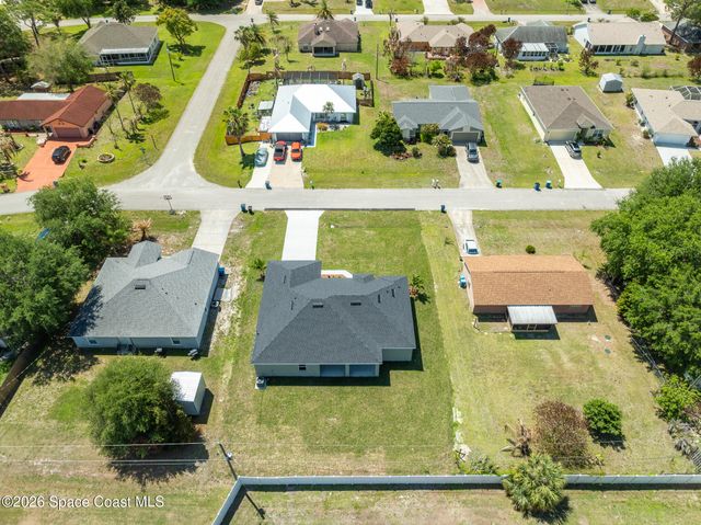 680 Londonderry Circle SE, Palm Bay, FL 32909