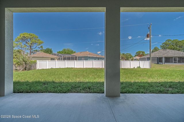 680 Londonderry Circle SE, Palm Bay, FL 32909