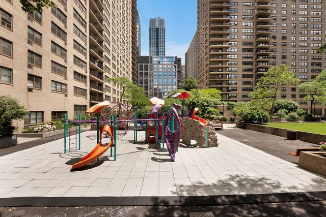 185 W End Ave Apt 3K, New York City, NY 10023