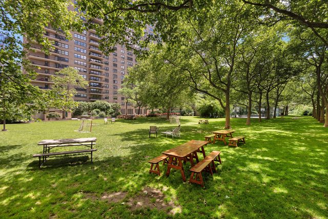 185 W End Ave Apt 3K, New York City, NY 10023