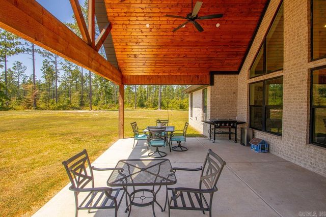 25573 S Springlake Road, Hensley, AR 72065