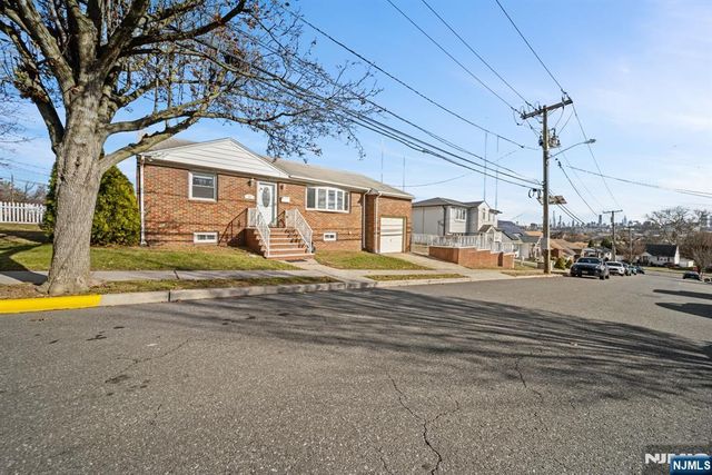 23 Arn Terrace Floor 1, Secaucus, NJ 07094