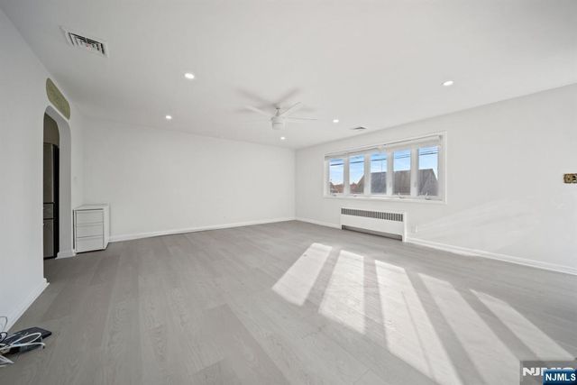 23 Arn Terrace Floor 1, Secaucus, NJ 07094