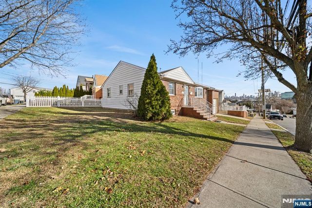 23 Arn Terrace Floor 1, Secaucus, NJ 07094