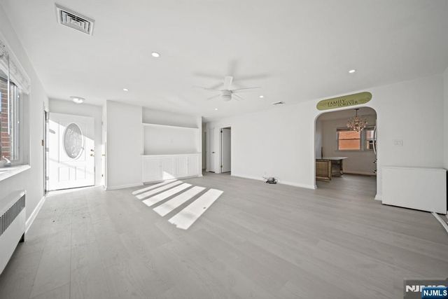 23 Arn Terrace Floor 1, Secaucus, NJ 07094