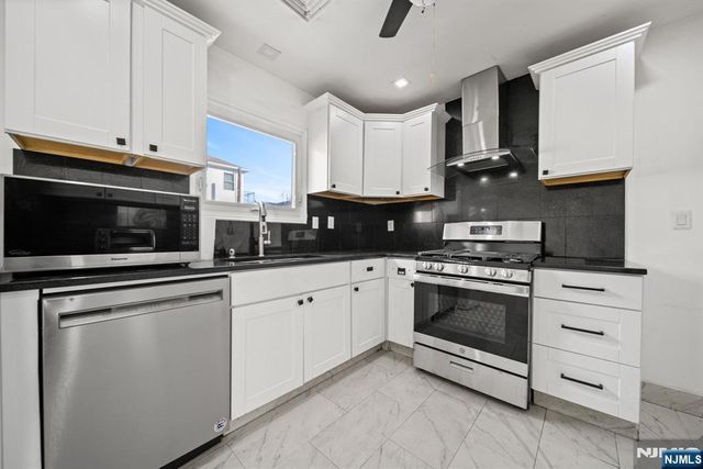 23 Arn Terrace Floor 1, Secaucus, NJ 07094