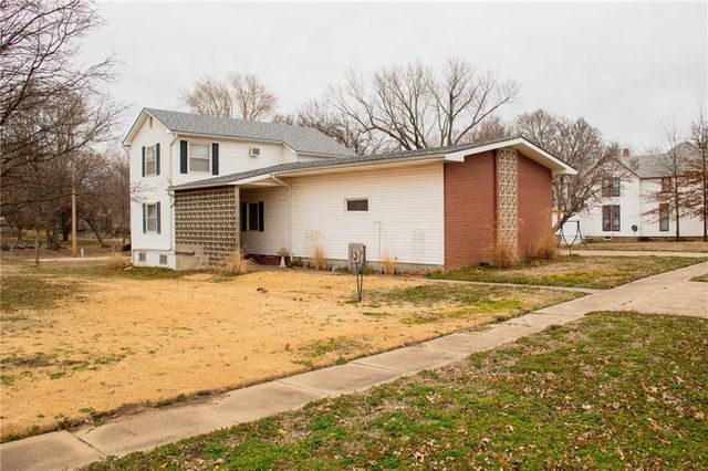 203 E Butler Street, Yates Center, KS 66783