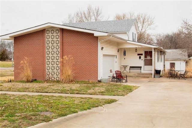 203 E Butler Street, Yates Center, KS 66783
