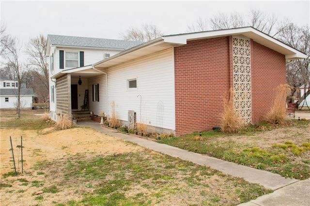 203 E Butler Street, Yates Center, KS 66783