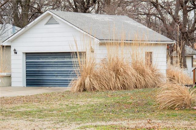 203 E Butler Street, Yates Center, KS 66783