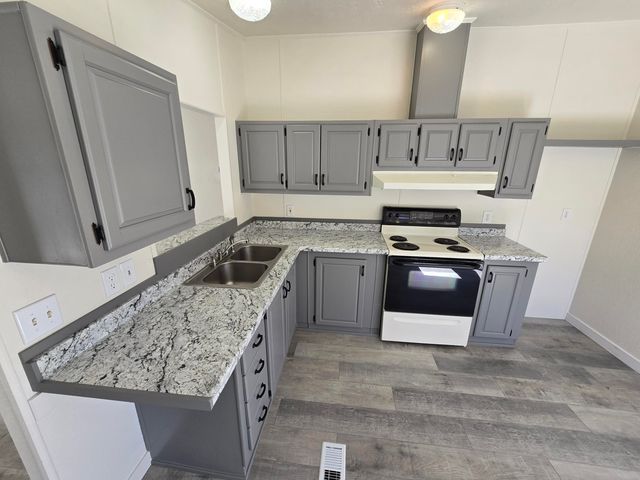 633 E Archwood Drive UNIT 43, Eagle Point, OR 97524