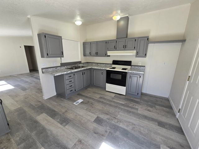 633 E Archwood Drive UNIT 43, Eagle Point, OR 97524