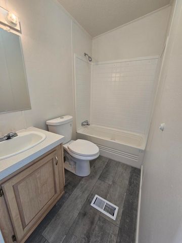 633 E Archwood Drive UNIT 43, Eagle Point, OR 97524